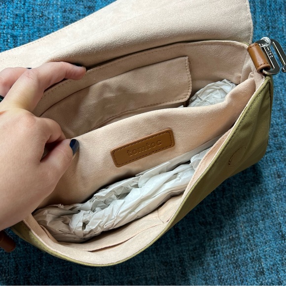 Tomtoc Versatile Switch Daily Crossbody Bag in Khaki - Picture 8 of 9